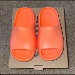 Yeezy Slides (Toddler)